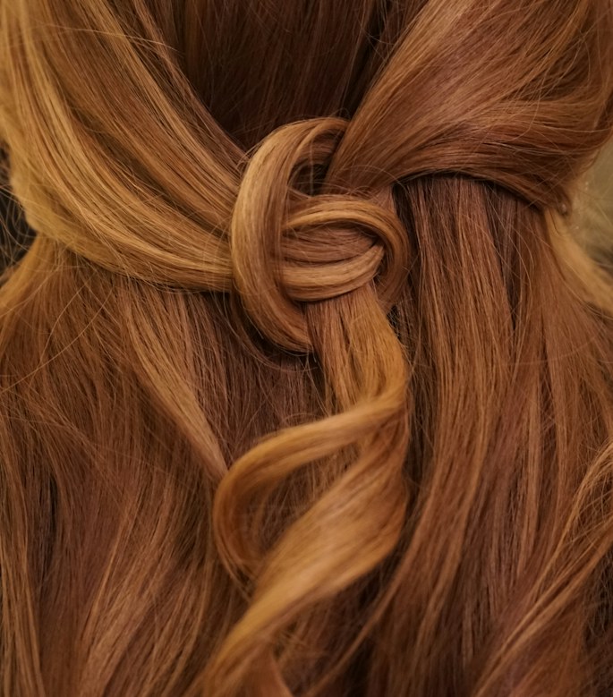 Copper red wavy lob, shot from behind