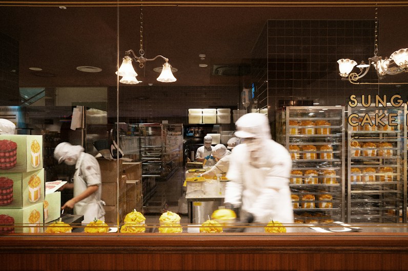Noa Pellier and Reiko Tanabe at work in the kitchen